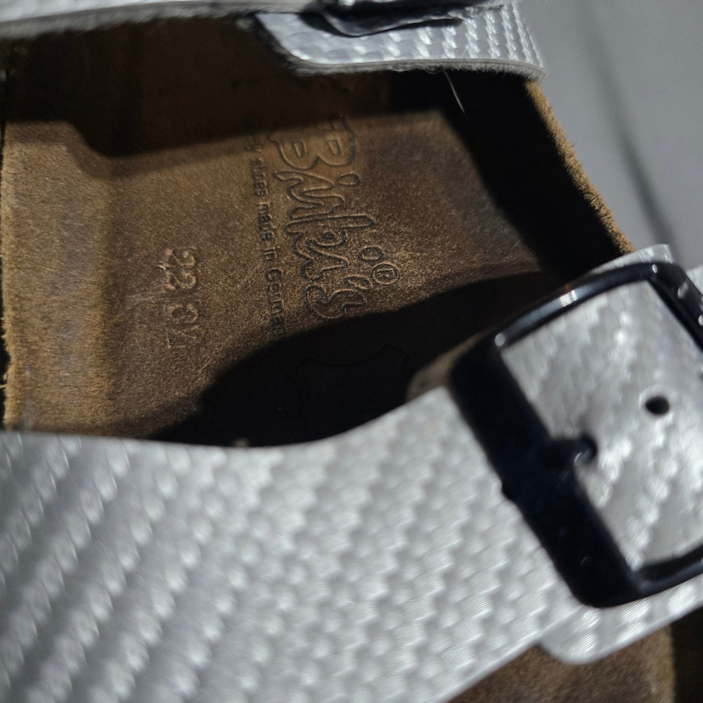 Birki's Birkenstock Sandals Women 7 Silver Metallic Textured Double Strap Slide - Picture 4 of 10